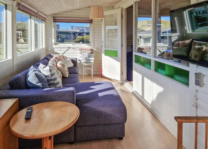 3 Bedroom Beautiful In Feriehus