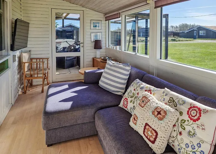 3 Bedroom Beautiful In Feriehus Løkken