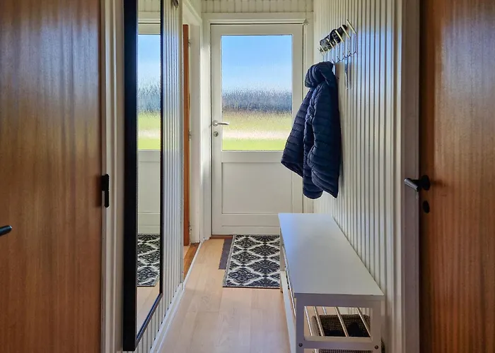 3 Bedroom Beautiful In Feriehus